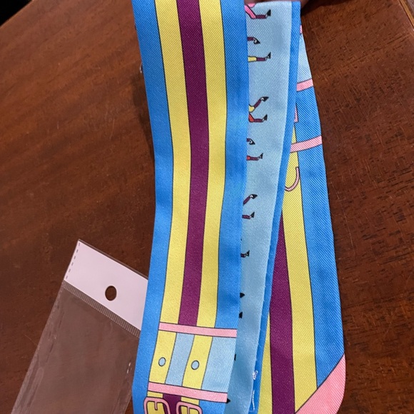 Twilly - Picture 2 of 3